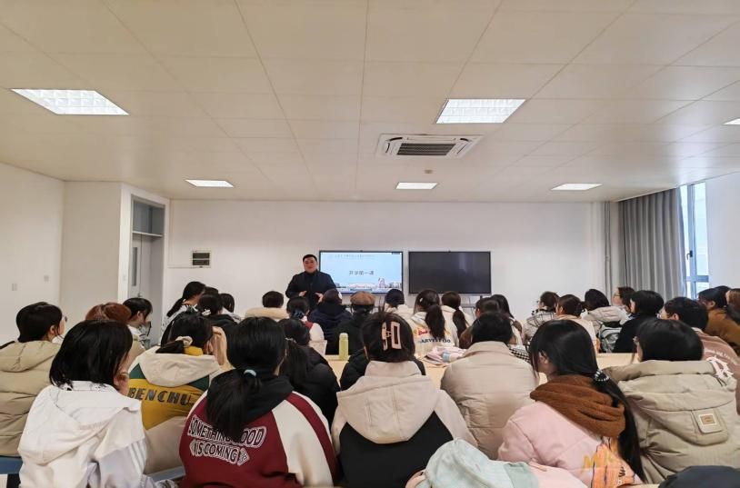 收心归位启新程 凝心聚力向未来——眼科学院召开“开学第一课”主题班会